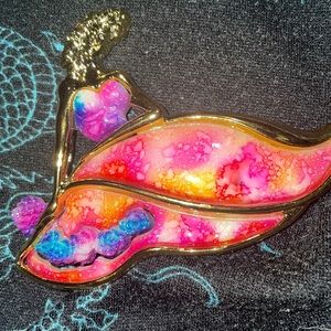 It’s colorful hair clip